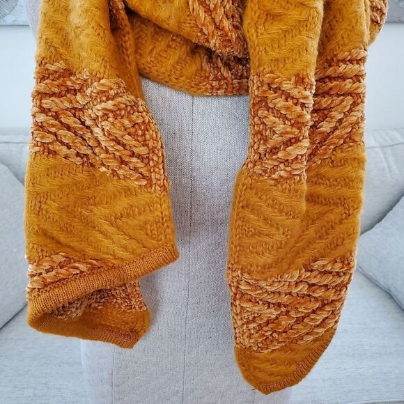 Rebecca Minkoff Block Yarn Muffler Scarf - Picture 6 of 12